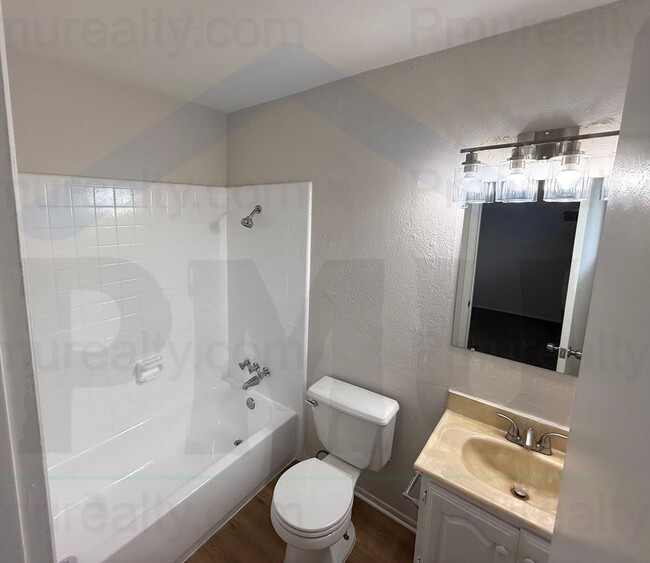 Building Photo - AVAILABLE NOW!!! 3-Bed 2-Bath with 2-car Garage