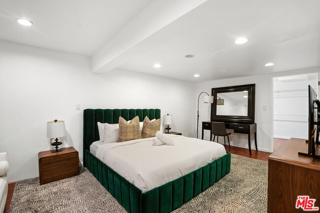 Building Photo - 917 N Curson Ave