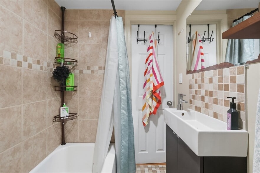 Building Photo - 50 Monmouth St