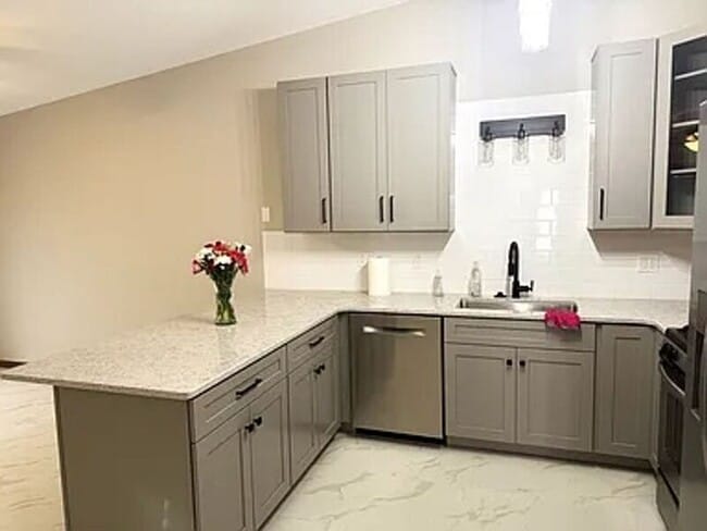 Building Photo - 7431 Rosewood Ln N