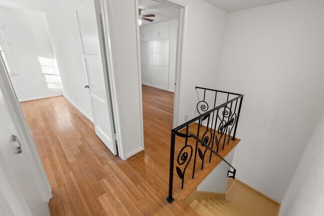 Building Photo - 1209 Orange Grove Ave