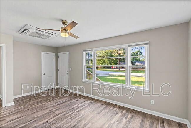 Building Photo - 2541 Rhodes Dr