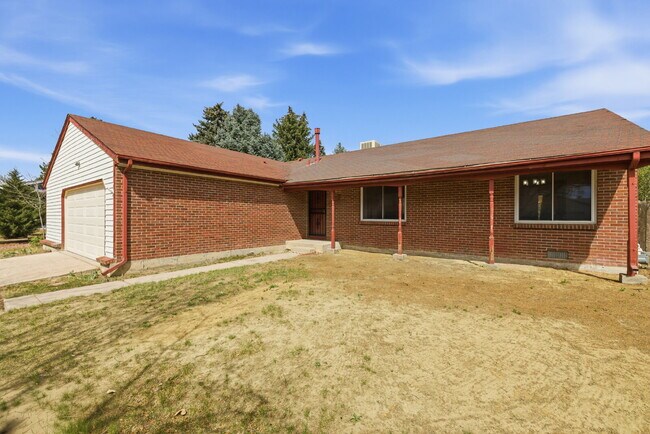 Building Photo - Huge Backyard - Remodeled 3 Bedroom 1.5 Bath Ready ASAP!