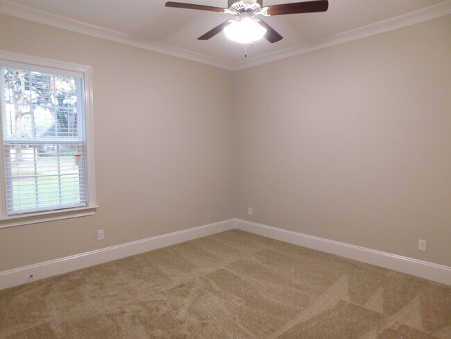 Building Photo - Grove Point Beauty