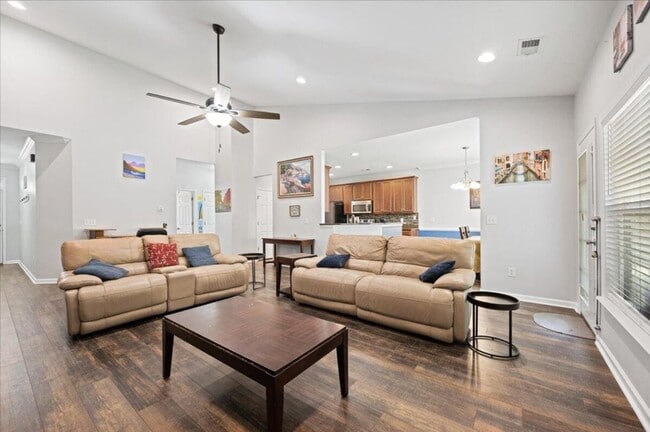 Building Photo - 421 Brawley Dr