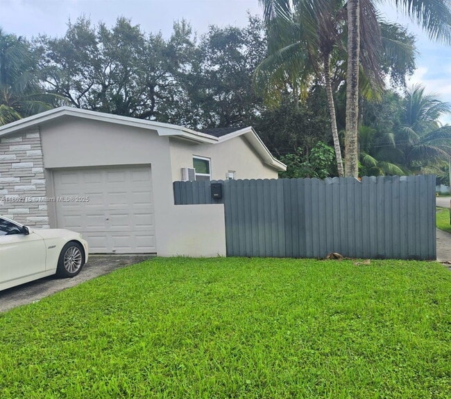 Building Photo - 900 NE 154th St