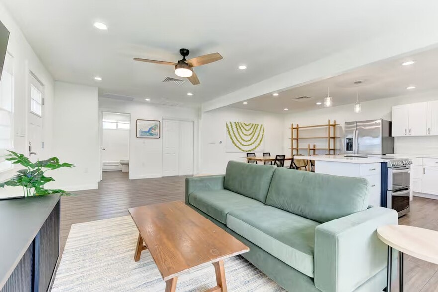 Building Photo - 1235 Manulani St