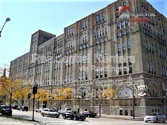 Building Photo - 270 E Highland Ave