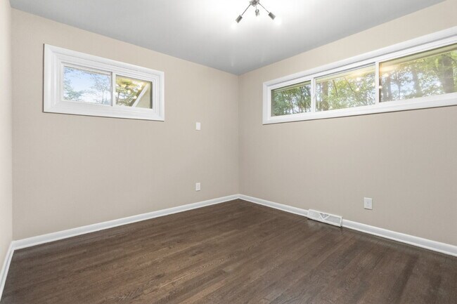 Building Photo - Plaza Midwood/Noda Duplex Property