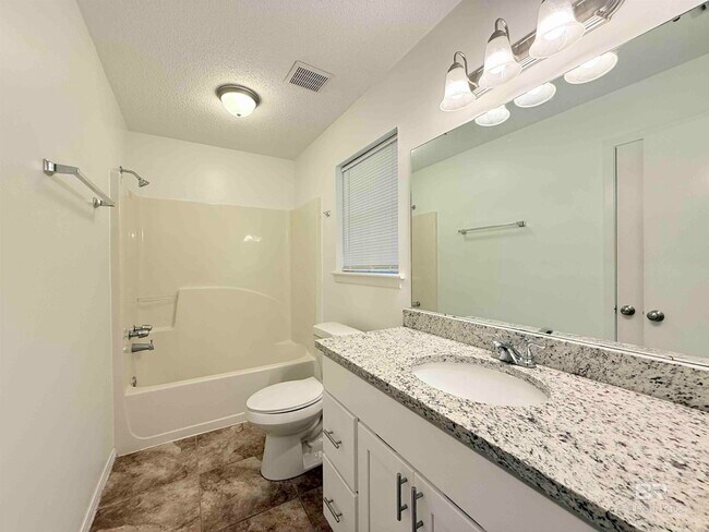 Building Photo - 233 Ridgewood Dr