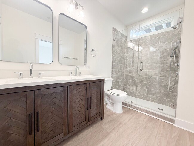 Building Photo - Spacious 4-Bedroom Townhome at Highbury + Summer Special