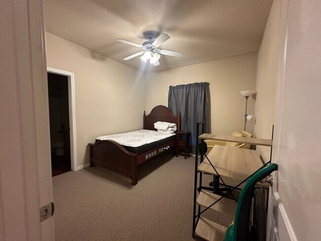 Building Photo - 1418 S 10th St