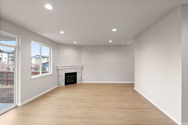 Building Photo - Corner Lot 3 Bedroom Home in Happy Valley
