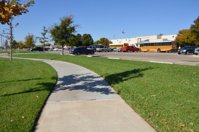 Building Photo - 1725 E 1st St