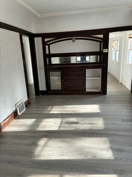 Living room - 3700 N 15th St