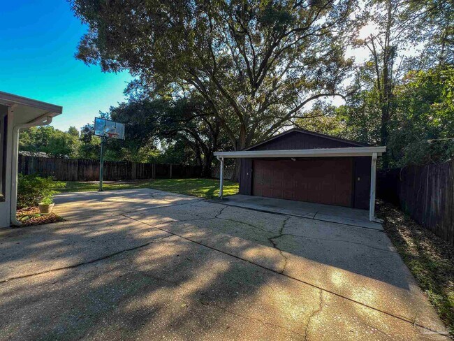 Building Photo - 5891 Avondale Rd