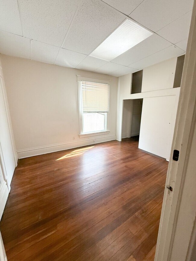 Building Photo - Spacious Multi-Unit Home Near UNC – Flexible Living & Modern Updates