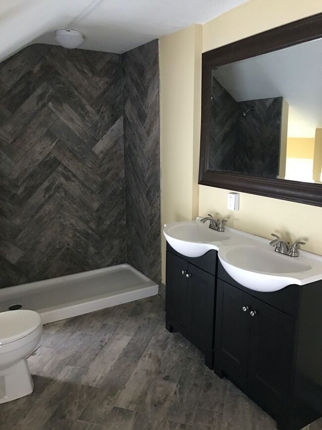 Building Photo - 209 Gregory St