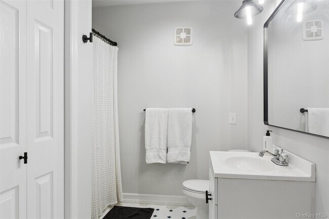 Building Photo - 2 Red Creek Cir