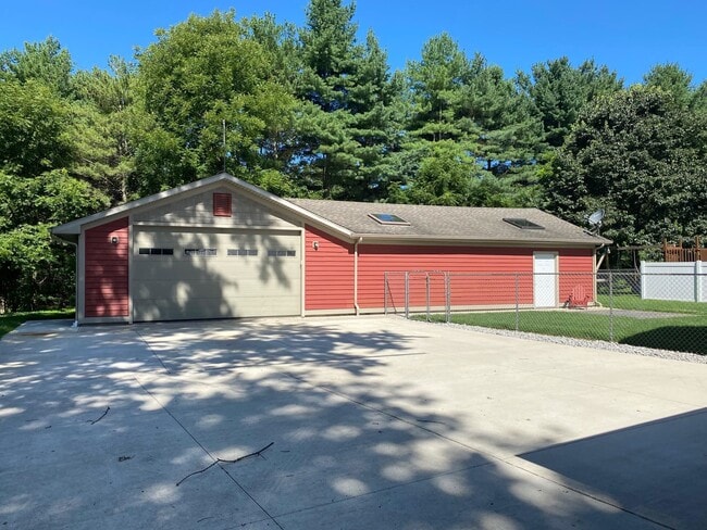 Building Photo - 6057 N 300 E