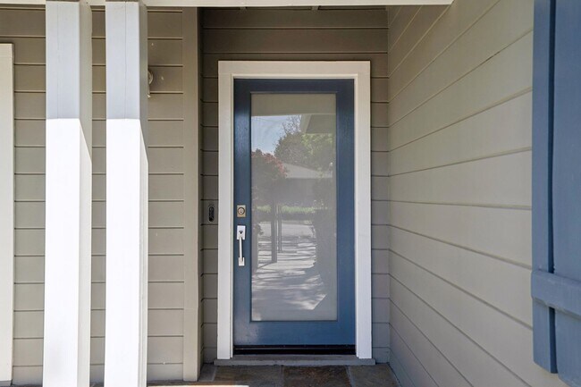 Building Photo - Spacious 3 bed 2 bath Home with Detached 1 bed 1 bath ADU in Los Altos!