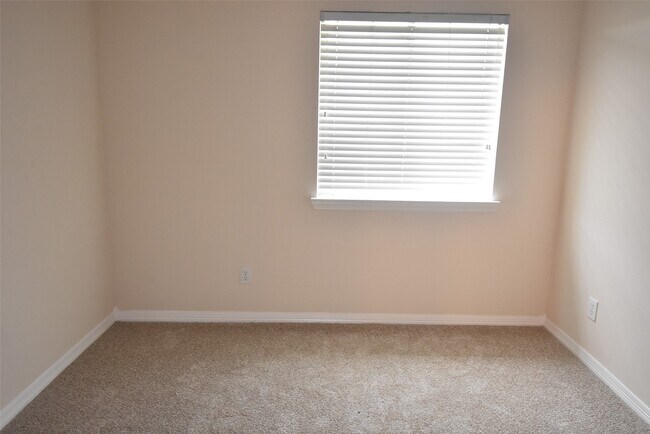 Building Photo - 21399 Forest Colony Dr