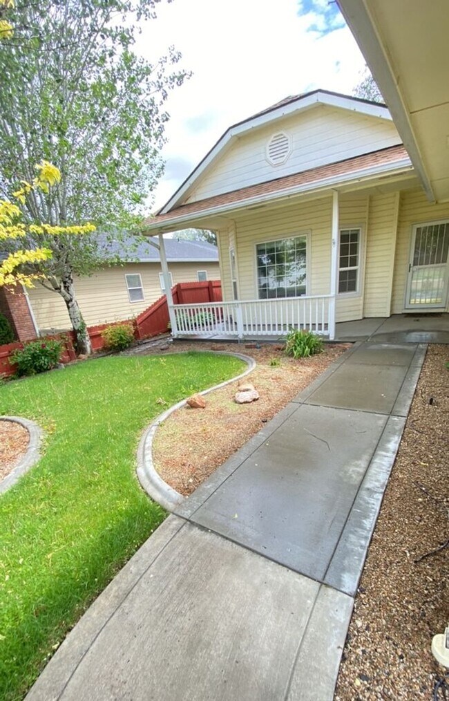Building Photo - Spacious Home In A Quiet Subdivision