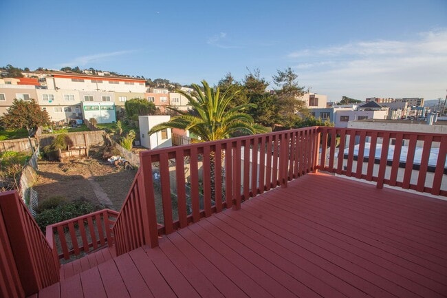 Building Photo - 165-167 Miriam St