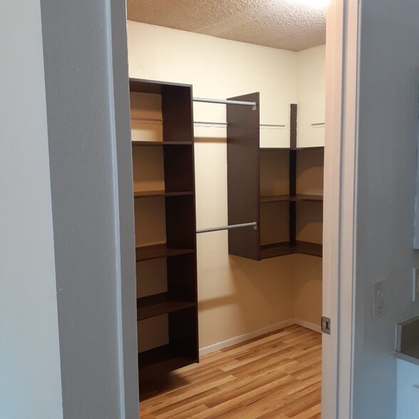 Building Photo - 9885 Caspi Gardens Dr