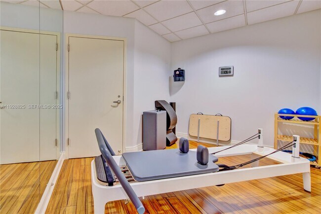 Building Photo - 848 Brickell Key Dr