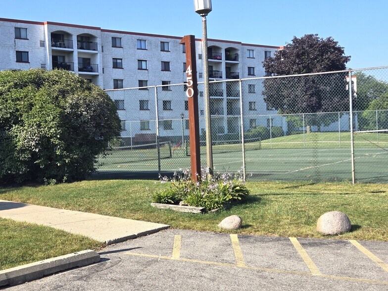 Building Photo - 450 Plum Creek Dr