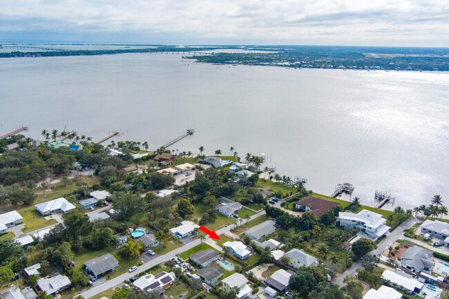 Building Photo - 1036 NE Wright Ave