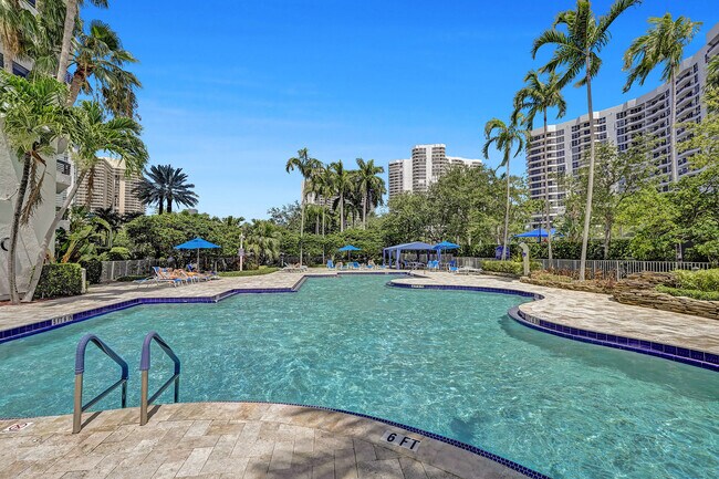Building Photo - 3500 Mystic Pointe Dr