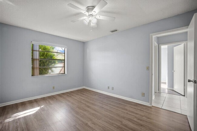 Building Photo - 4128 Chestnut Ave
