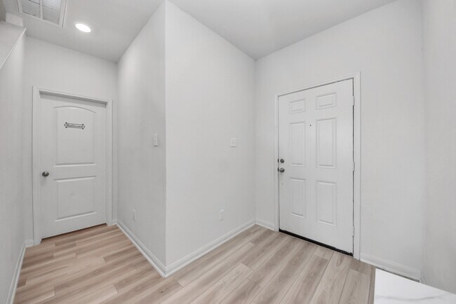 Building Photo - 7943 Vacek Meadows Loop
