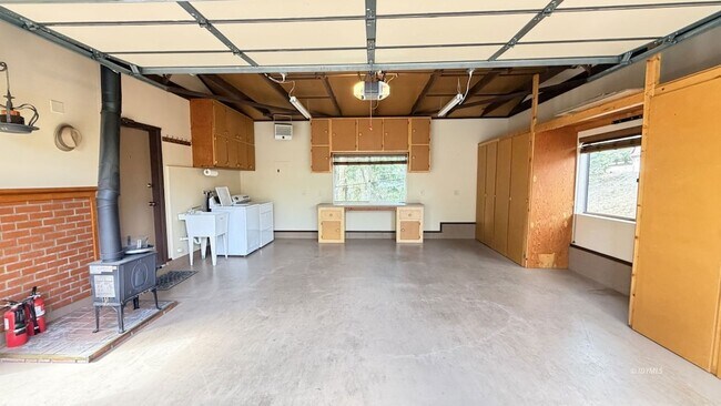 Building Photo - 25316 Marion Ridge Dr