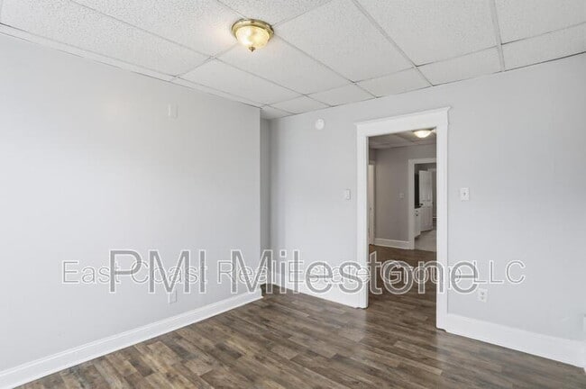 Building Photo - 207 N Mulberry St