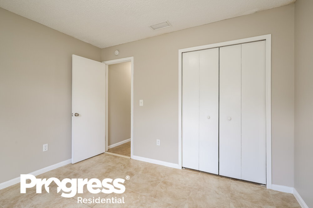 Building Photo - 1615 Twin Oak Ln