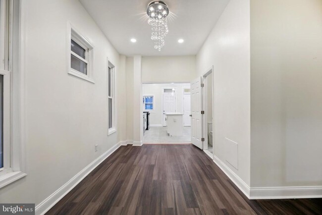 Building Photo - 3041 Belmont Ave