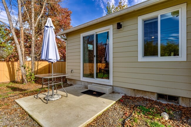 Building Photo - 1526 McKinley St