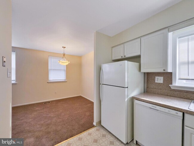 Building Photo - 6600-2 E Roosevelt Blvd