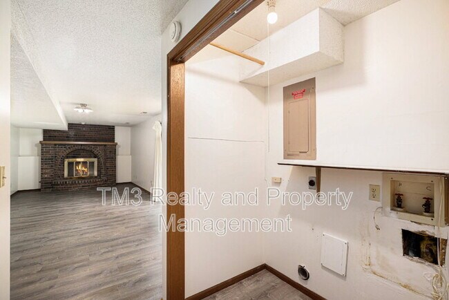 Building Photo - 2409 S 17th Terrace