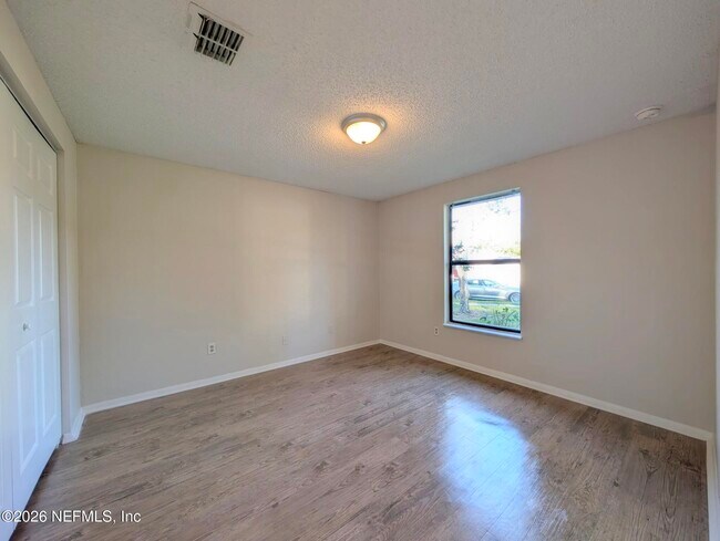 Building Photo - 10959 Steeding Horse Dr