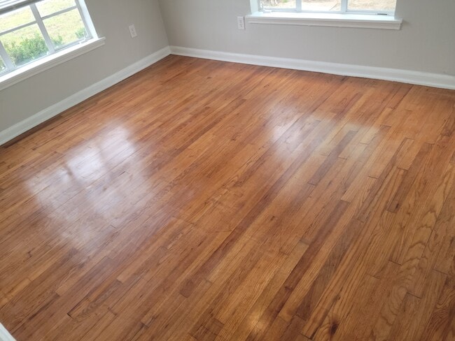 Building Photo - 1528 Steves Ave