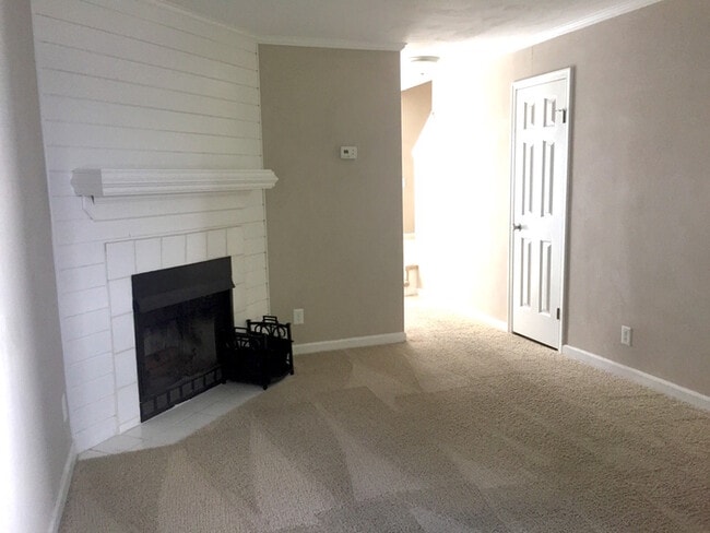 Building Photo - GORGEOUS CONDO FOR RENT IN OLD TOWNE!!!