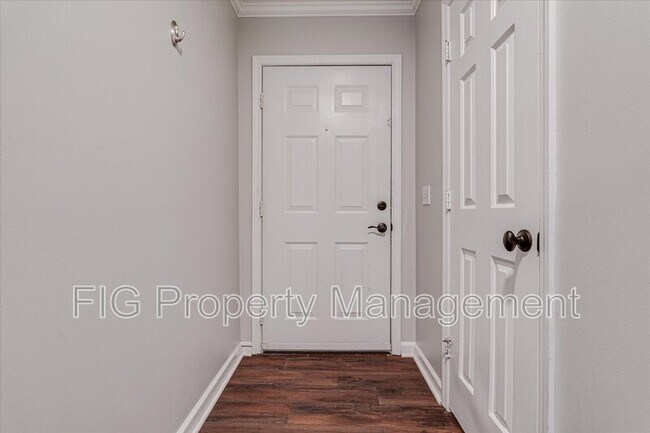 Building Photo - 479 Claircrest Dr