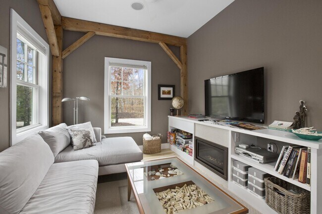 Building Photo - 320 Wainscott Harbor Rd