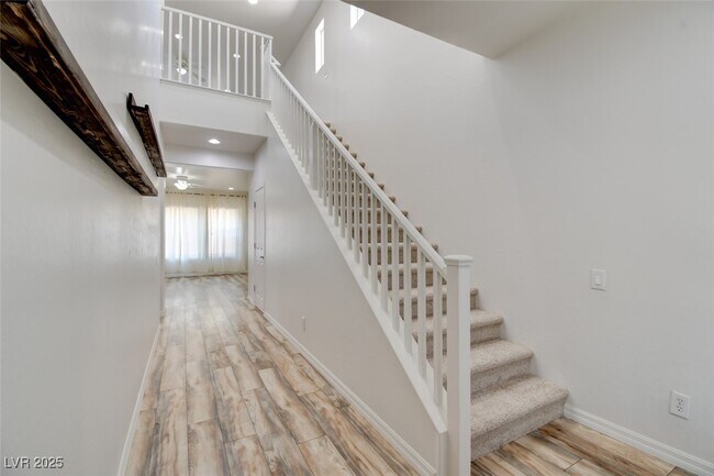 Building Photo - 2613 Romarin Terrace