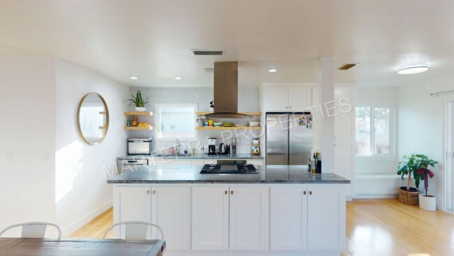 Building Photo - Newly Renovated Home in Eastside Costa Mesa