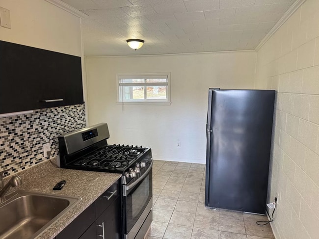 Interior Photo - Taylor Street Towers